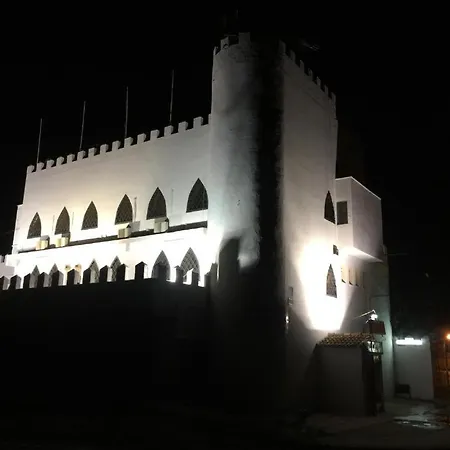 Castillo Deluxe Pensión *